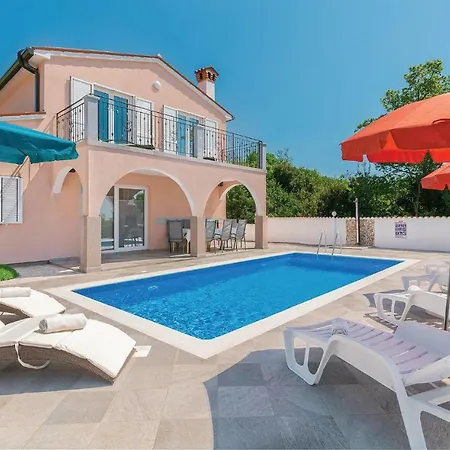 Four Bedroom Holiday In Koromacno Brovinje