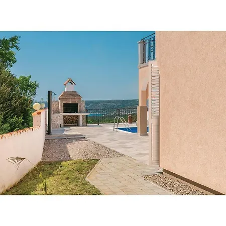 Holiday home Four Bedroom Holiday In Koromacno