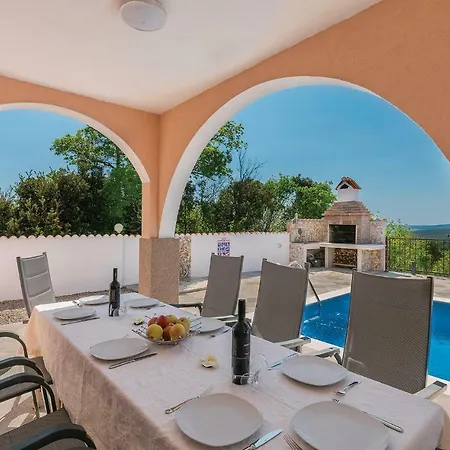 Four Bedroom Holiday In Koromacno * Brovinje