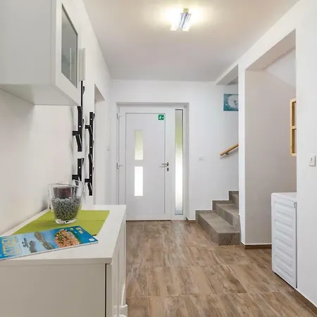 Four Bedroom Holiday In Koromacno Brovinje