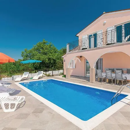 Four Bedroom Holiday In Koromacno Hébergement de vacances Brovinje