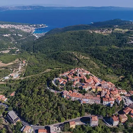 Four Bedroom Holiday In Koromacno *