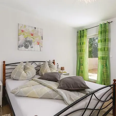 Four Bedroom Holiday In Koromacno Brovinje