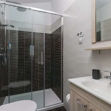 Four Bedroom Holiday In Koromacno Hébergement de vacances *