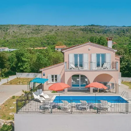 Four Bedroom Holiday In Koromacno Holiday home