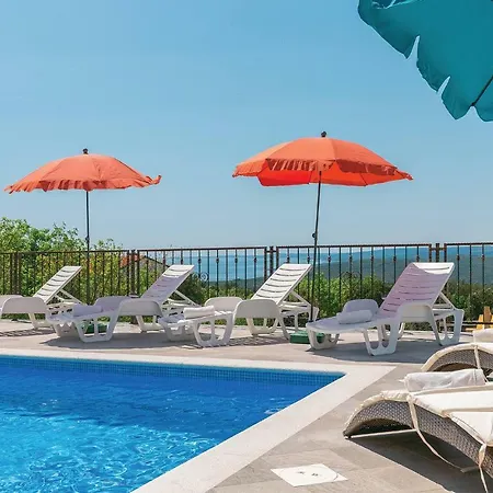 Four Bedroom Holiday In Koromacno Brovinje