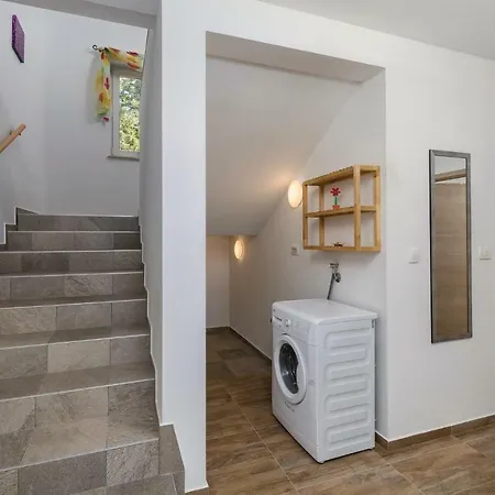 Vakantiehuis Four Bedroom Holiday In Koromacno